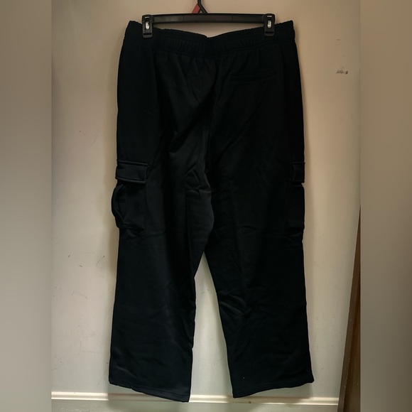 Black fabletics cargo sweatpants - Picture 2 of 3